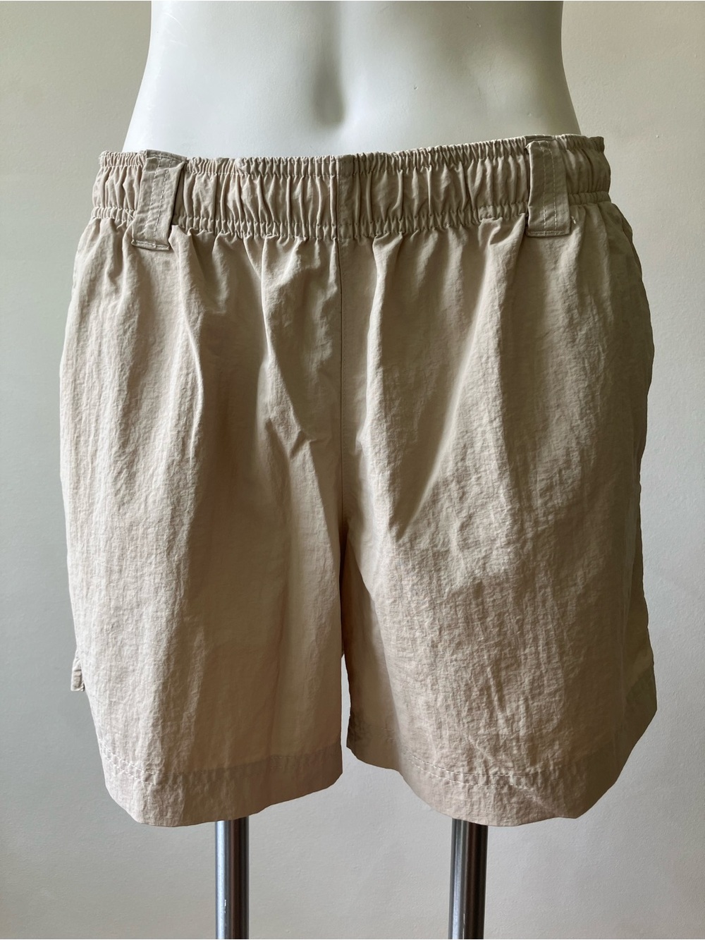 Columbia | Women’s Nylon Relaxed Fit Elastic Waist Mid Length Shorts